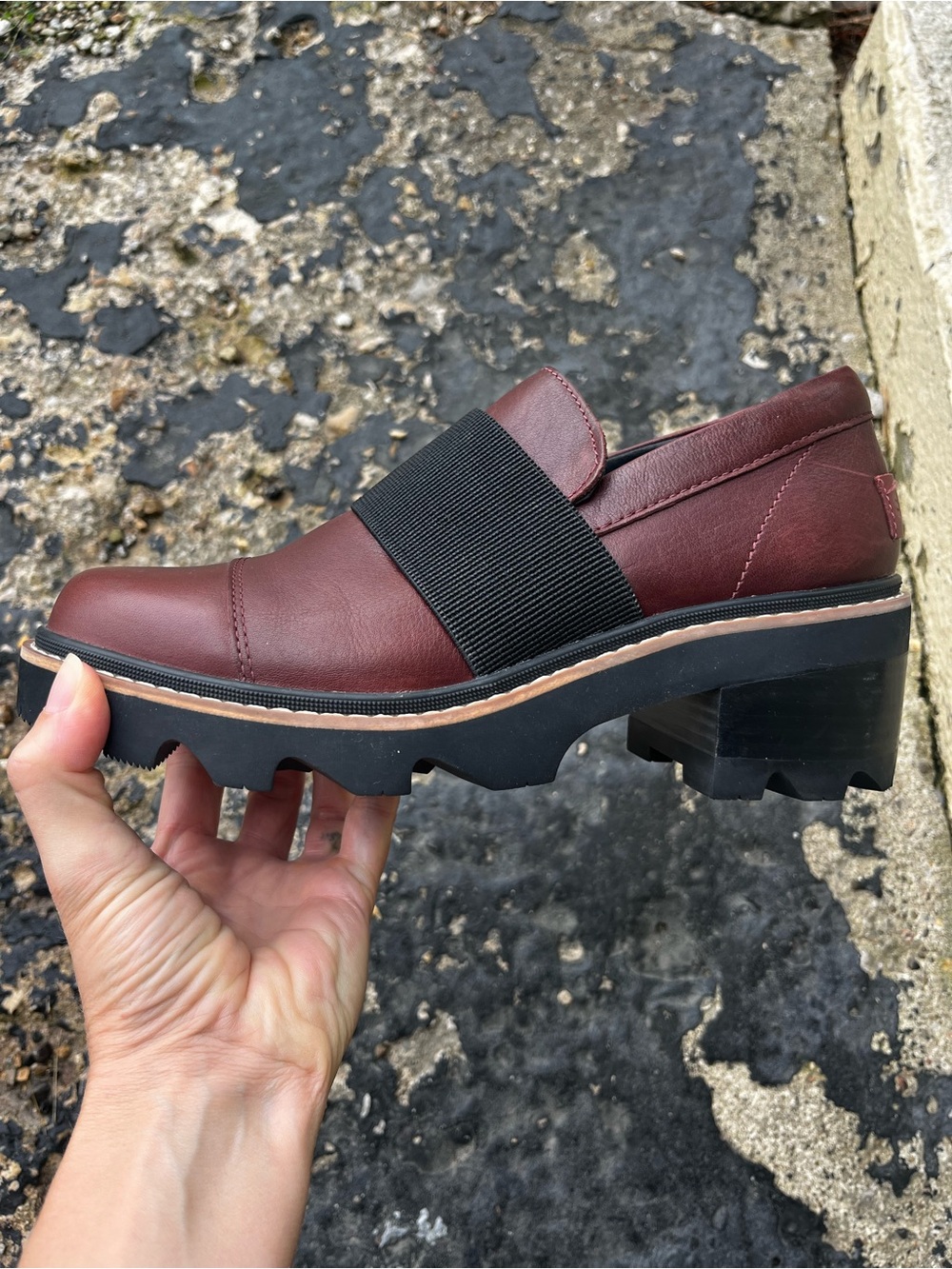 New Brown Sorel Loafers with Black Elastic Strap - Picture 2 of 11
